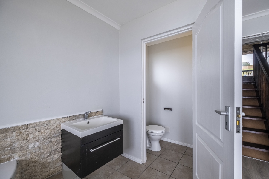 4 Bedroom Property for Sale in Seaview Eastern Cape
